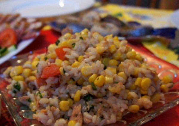Салат с кукурузой и тунцом рецепт с фото