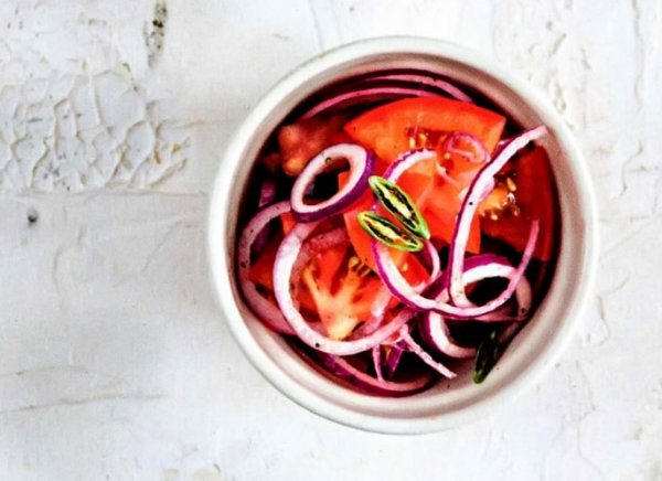 Салат из помидоров с луком рецепт с фото