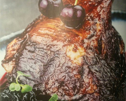 Свиная лопатка с черносливом от Эктора рецепт с фото