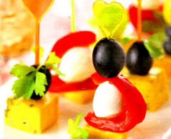 Канапе с сыром и оливками на шпажках рецепт с фото