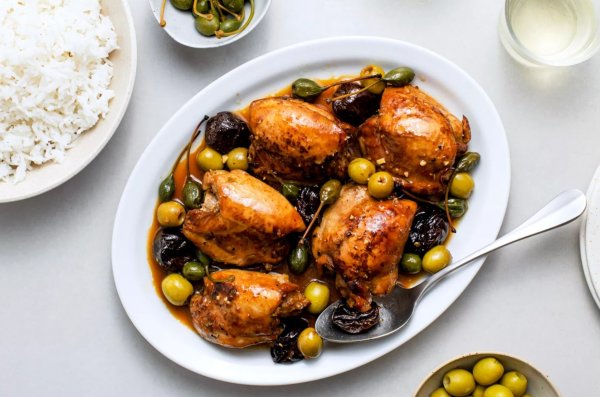 Курица с черносливом и оливками Марбелья рецепт с фото