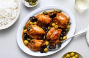 рецепт Курица с черносливом и оливками Марбелья